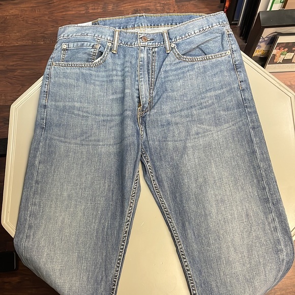 2 pairs of Levi Jeans - Picture 2 of 8